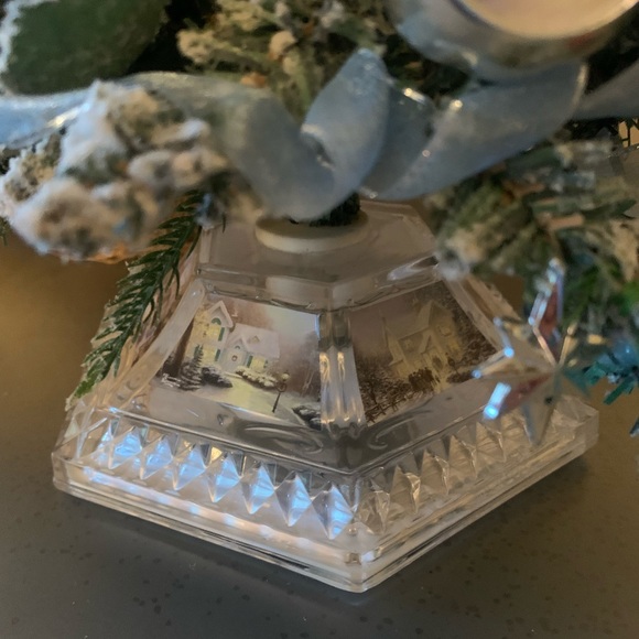 THE BRADFORD EXCHANGE, Thomas Kinkade, pre lit flocked, table top Christmas tree - Picture 6 of 10